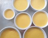 Gambar langkah 6 resipi Blueberry Crème Brulée.