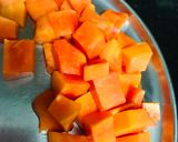A picture of step 1 of Papaya shake.