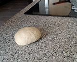 Foto del paso 7 de la receta: Coca salada con escalivada, huevo duro, atún... (con lo que prefieras)