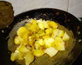 A picture of step 3 of Hariyali Aloo.