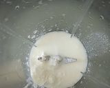 A picture of step 1 of Cransberry lassi.
