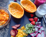 Foto del paso 7 de la receta: Papaya rellena tropical 🏝️🥭🥝🍇🍓🥥