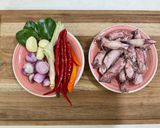 Foto langkah ke 1 dari resep Oseng Cumi Pedas.