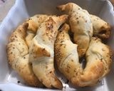 Foto del passaggio 4 della ricetta Cornetti di sfogliaDolci o salati?