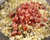 Foto del paso 2 de la receta: Judías crujientes salteadas con jamón y albahaca