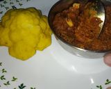 A picture of step 4 of Gobhi mussalam.