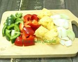 Hình bước làm 3 của món Gà Sốt Thơm Sắc Màu