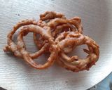 A picture of step 2 of Onion ring pakora.