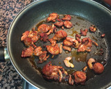 Foto del paso 2 de la receta: Patatas a lo pobre con chorizo y beicon