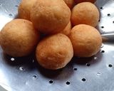 Foto langkah ke 3 dari resep Jemblem aka bola singkong.