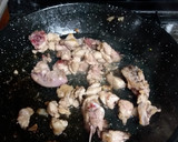 Foto del paso 3 de la receta: Aprovechamiento. Tallarines fritos con pollo y salsa de soja