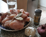 Foto del paso 1 de la receta: Pollo en salsa de cebolla