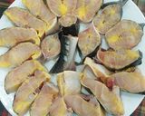 Hình bước làm 1 của món Cá tầm nướng riềng
