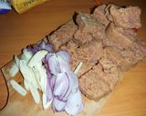 Foto langkah ke 1 dari resep Tumis kornet.
