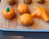 Une image de l'étape 2 de Energy balls halloween.