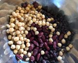 Foto del paso 1 de la receta: Ensalada colorida de legumbres y choclo