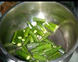 A picture of step 1 of Bhindi 2 pyaza.