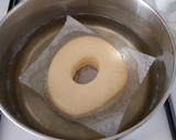 Foto del paso 1 de la receta Donuts clásicos rellenos de crema y cobertura de chocolate