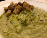 Foto del passaggio 4 della ricetta Vellutata di cavolo romanesco al profumo di timo con crostini di pane 🥖 enkir e olio evo