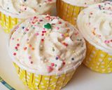 Foto langkah ke 6 dari resep Lemon Cupcakes.