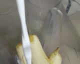 A picture of step 1 of Banana lassi.
