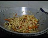 Foto langkah ke 7 dari resep Mie goreng telur.