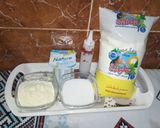 صورة لخطوة 1 من وصفة ياغورت بذوق الفراولة 🍓