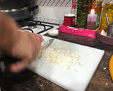 Foto del paso 1 de la receta: Caldillo o sopa de espárragos con huevo poche y crujiente de jamón