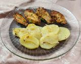 Foto del paso 6 de la receta: 🍗🥔🧅 Alitas de pollo al horno sobre colchón de papas y cebollas 🧅🥔🍗