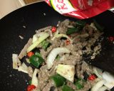 Foto langkah ke 11 dari resep Oseng Daging Sapi Cabe Ijo.