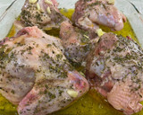 Foto del paso 1 de la receta: Pollo asado en horno con guarnición de patatas