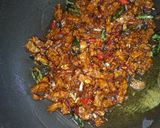 Foto langkah ke 6 dari resep Orek Tempe Daun Jeruk Goreng Kering.