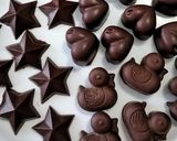Foto del paso 2 de la receta: Chocolates con pepita 💗🍫