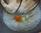 Foto del paso 3 de la receta: Bizcocho con trocitos de dulce de membrillo y chocolate