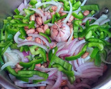 Foto del paso 2 de la receta: Alubias pintas con acelgas y sofritada de hojas de acelgas