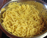 A picture of step 5 of Peter's Käsespätzle.