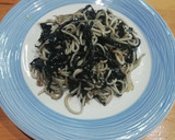 Foto del paso 3 de la receta: Gulas al ajillo con trompetas de los muertos 🍄🍄