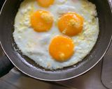 Foto langkah ke 1 dari resep Eggs breakfast.