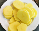 Foto del paso 1 de la receta: Patatas con rape rebozado y en salsa verde