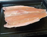 Foto del paso 3 de la receta: Trucha a la plancha con bacon y cebolla
