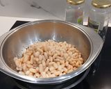 Foto del paso 1 de la receta: Alubias Blancas de Bote Exprés con Salchichas de Pollo y Champiñones