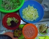 Foto langkah ke 1 dari resep Tumis buncis udang kentang pedas.