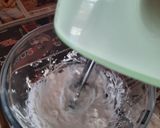 A picture of step 3 of Easter cup cakes.
