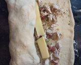 Foto del paso 5 de la receta: Stromboli de pollo, queso y panceta