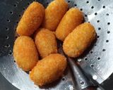 Foto langkah ke 8 dari resep Kroket Kentang Isi Sosis.