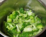 Foto langkah ke 2 dari resep 760. Tumis Brokoli Wortel ala Chinese Resto.