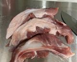 Hình bước làm 1 của món Sụn Heo Kho Sả Ớt