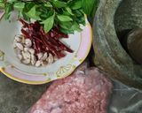 รูปขั้นตอนการทำที่ 1 ของ หมูสับผัดพริกแห้งโหระพา สูตรจมูกโล่ง