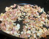 Hình bước làm 3 của món Lạ Miệng Với Bacon, Khoai Tây, Trứng, Phô Mai, Cà Chua và Các Loại Lá Thơm Của Ý
