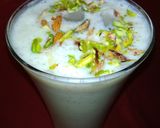 A picture of step 4 of Kiwi Milk Shake.